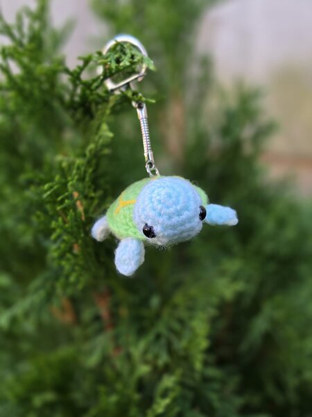 Broscuta crosetata breloc