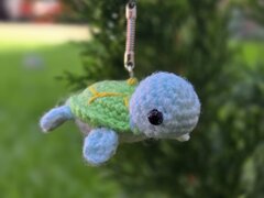 Broscuta crosetata breloc